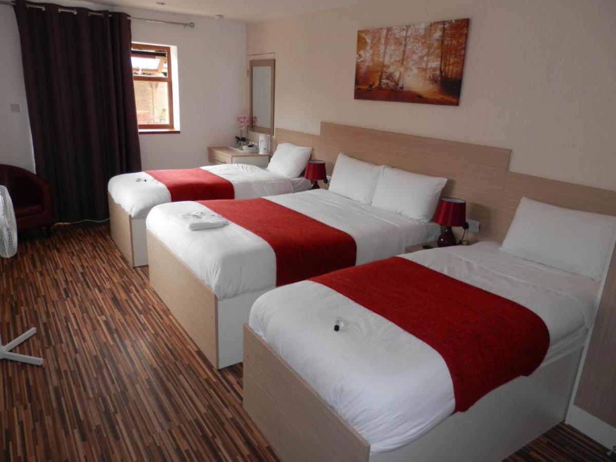 Bed and Breakfast Heathrow Travellers Hub Hounslow Esterno foto